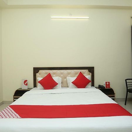 Oyo 16995 Sr Blessings Hotell Chinhat Eksteriør bilde
