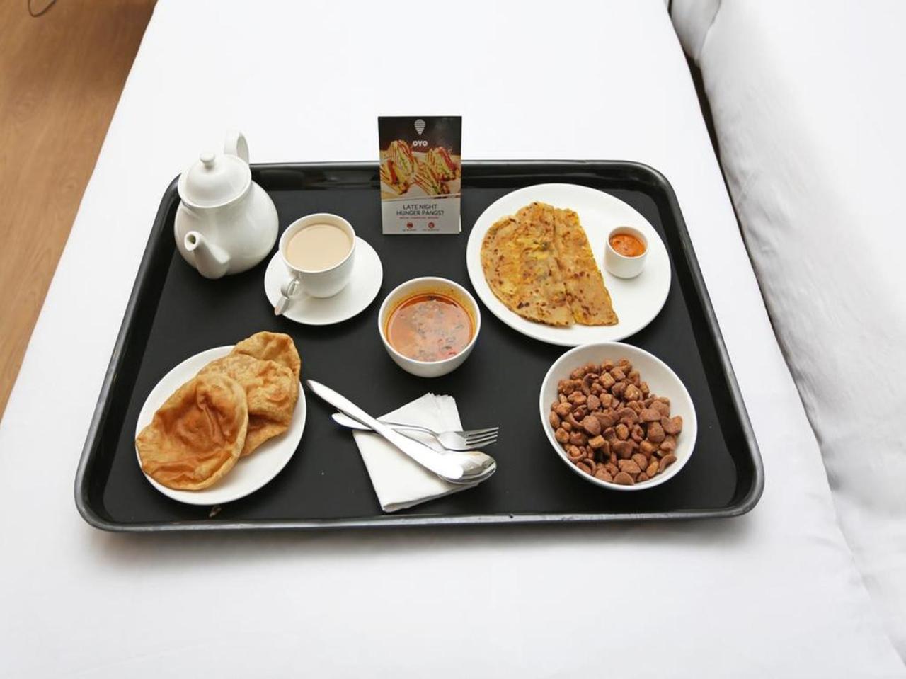 Oyo 16995 Sr Blessings Hotell Chinhat Eksteriør bilde