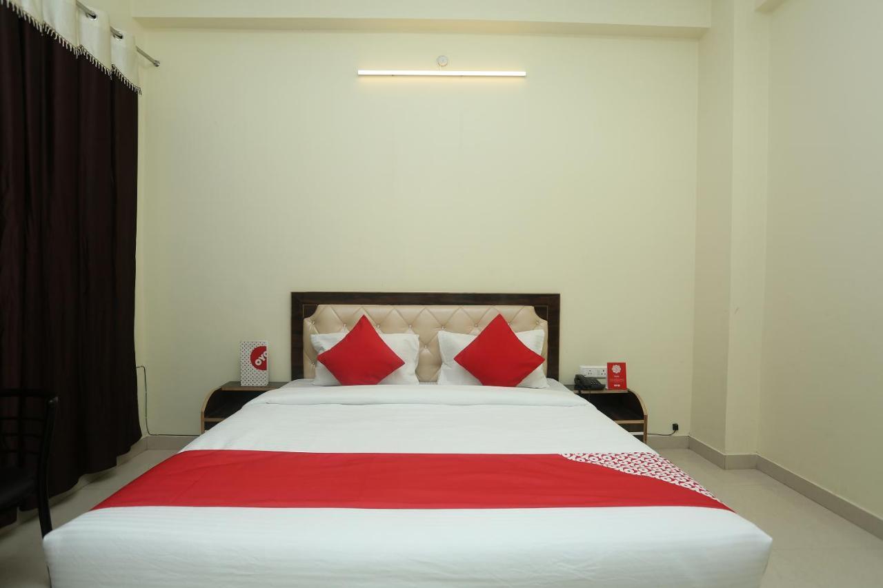 Oyo 16995 Sr Blessings Hotell Chinhat Eksteriør bilde