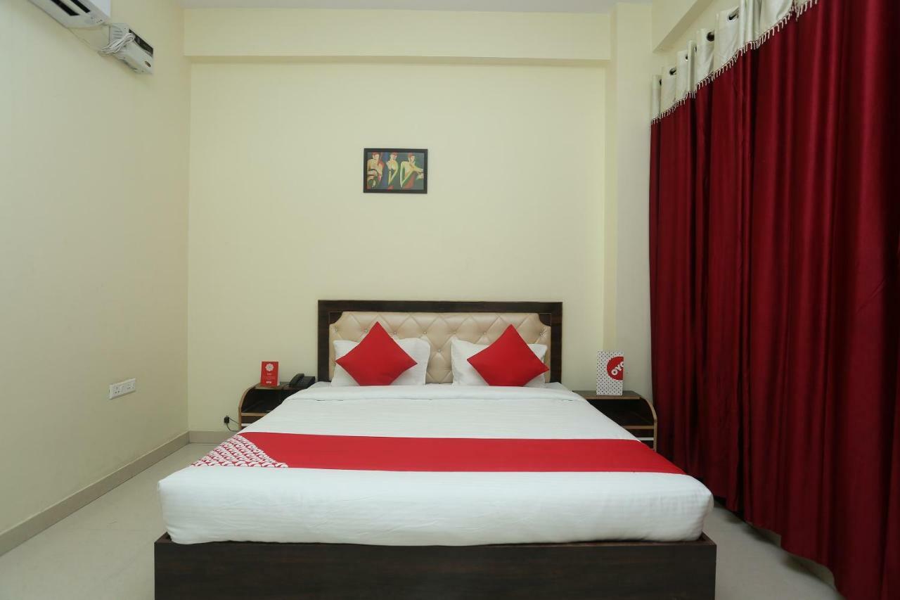 Oyo 16995 Sr Blessings Hotell Chinhat Eksteriør bilde